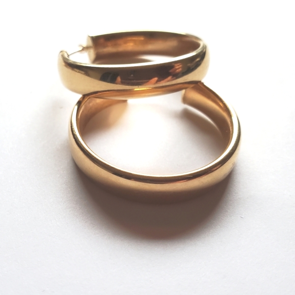Elegant 14k Yellow Gold Hoop Earrings 30x6mm